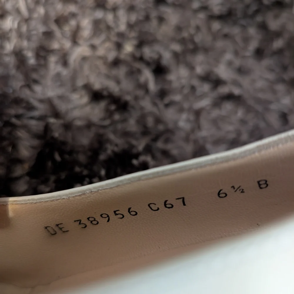 Salvatore Ferragamo Women's Beige Leather Pumps - Picture 6 of 9